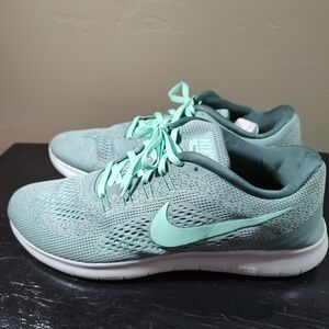 Nike Free RunWomen's Mint Green Running Shoes Size 12